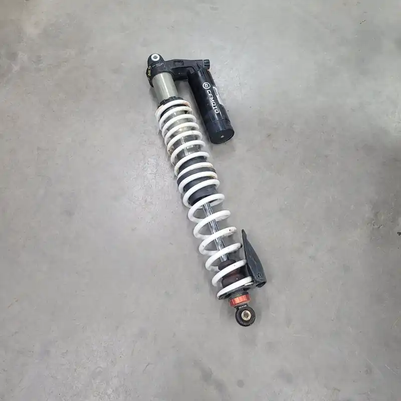 Dernière Chance (new ref. 5byv-060600-a101) rear rh shock absorberâ
